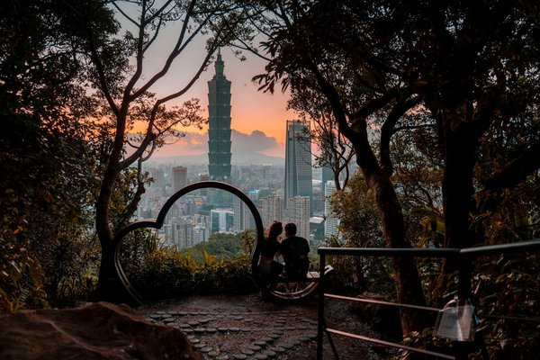 Voyager librement : la location d'une voiture à marseille, clé de la provence