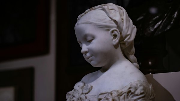 Quels conseils pour louer une maison de vacances en Provence avec des ateliers de sculpture et des randonnées guidées?