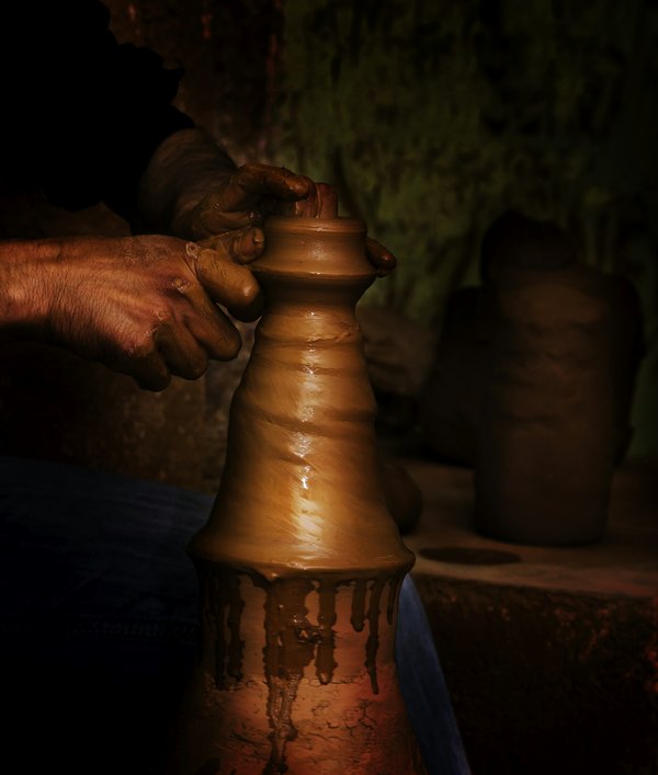 Comment découvrir les traditions de la poterie blanche à Sejnane, Tunisie?